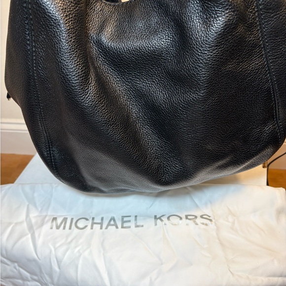 NWOT🔥Michael Kors Fulton Black Pebbled Leather Shoulder Bag, dust bag included. - Picture 16 of 16